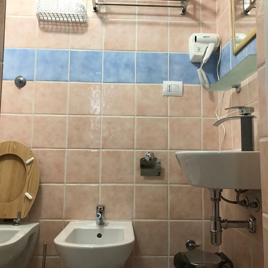 Boutique Oriente Express Hotel Каляри Екстериор снимка