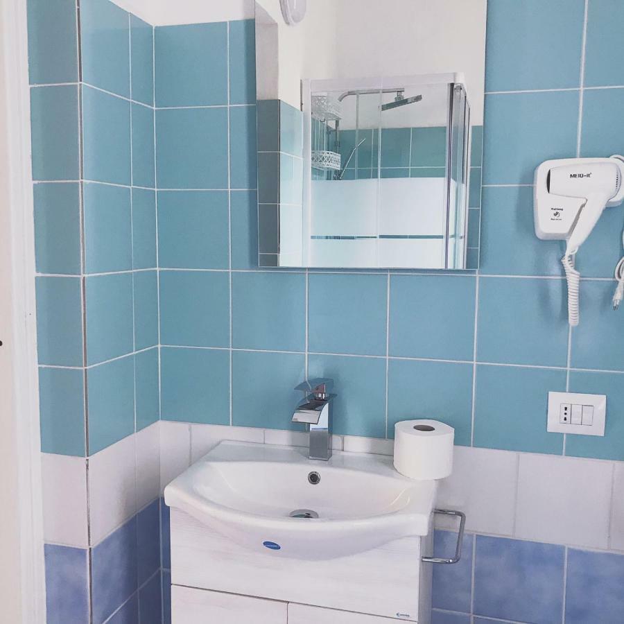 Boutique Oriente Express Hotel Каляри Екстериор снимка