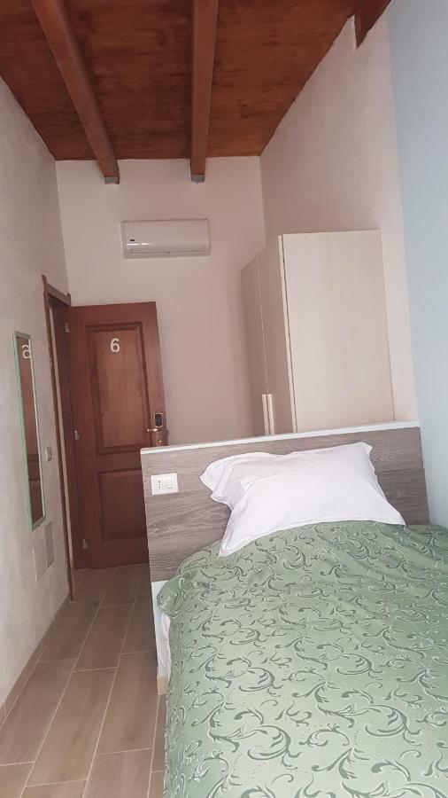 Boutique Oriente Express Hotel Каляри Екстериор снимка