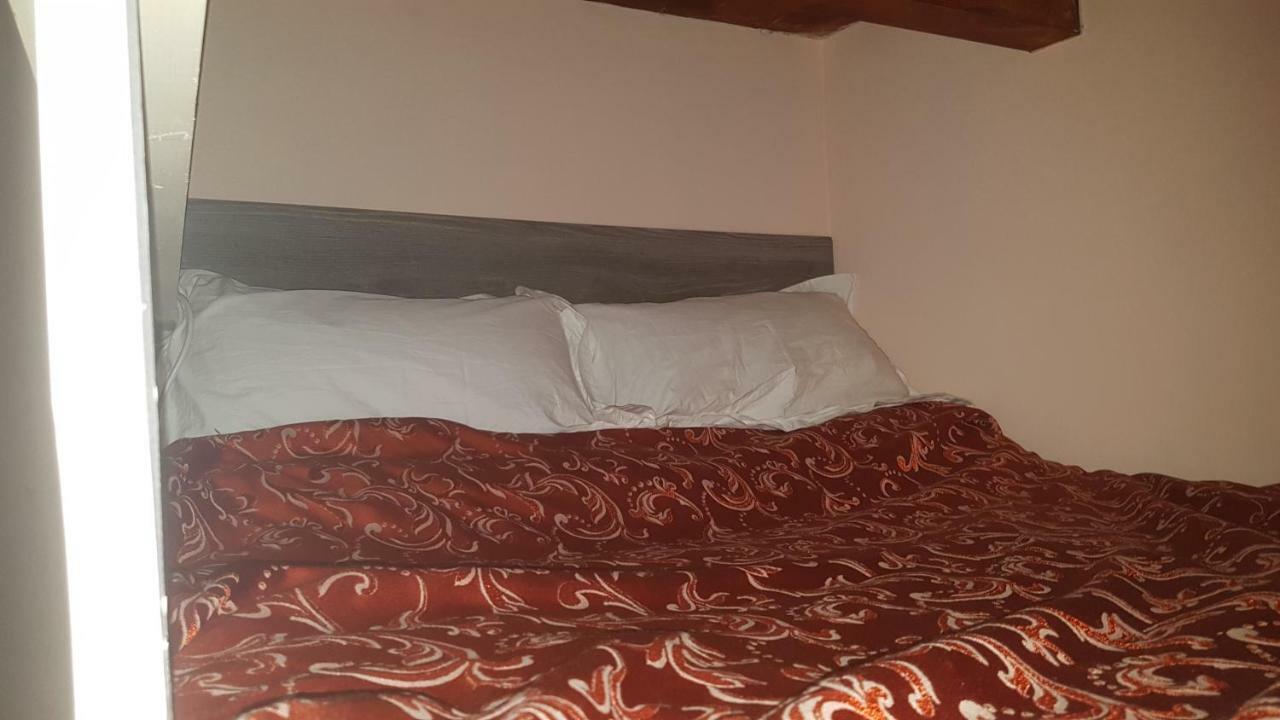 Boutique Oriente Express Hotel Каляри Екстериор снимка